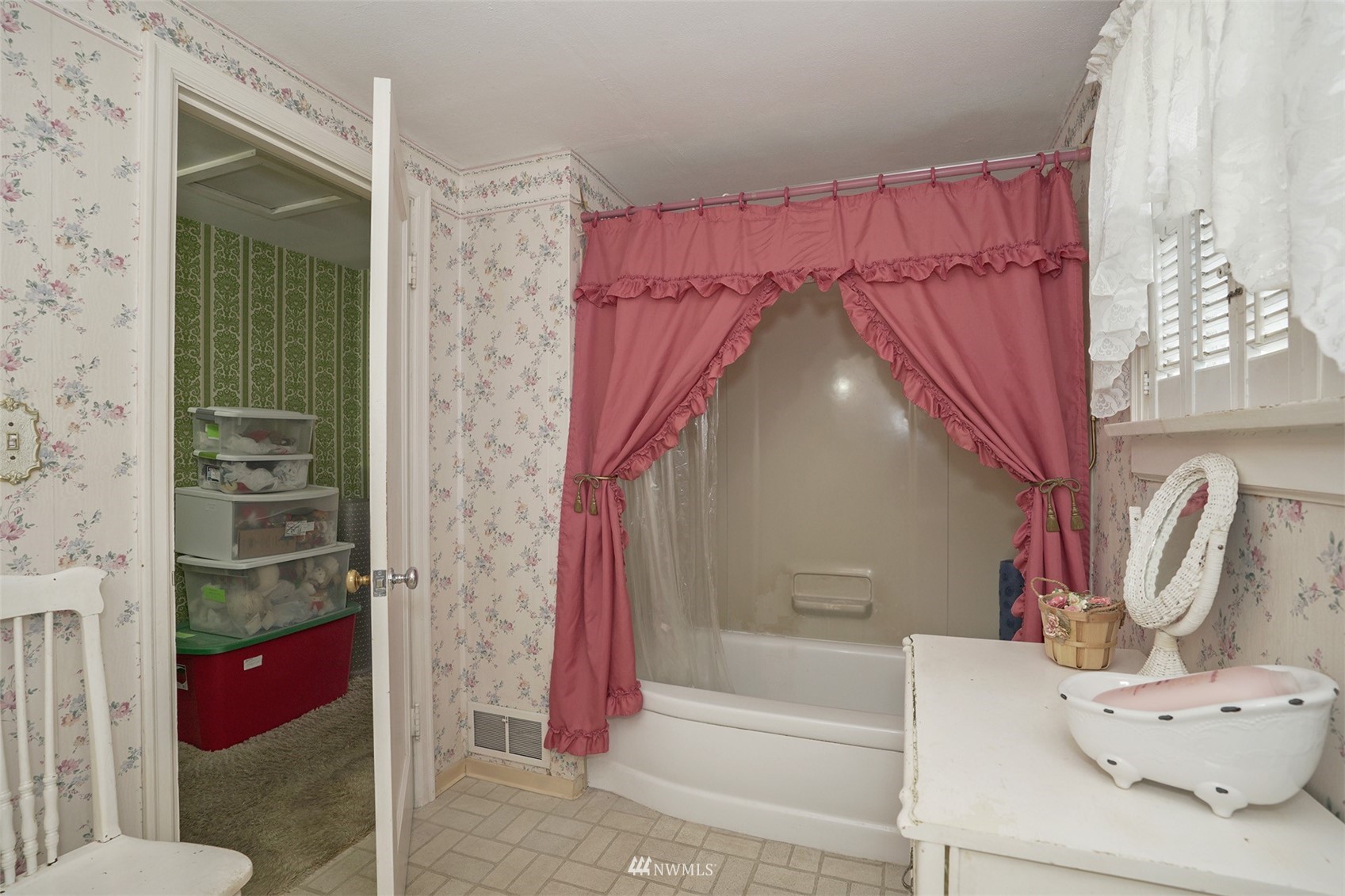 2235 Day Island Boulevard W