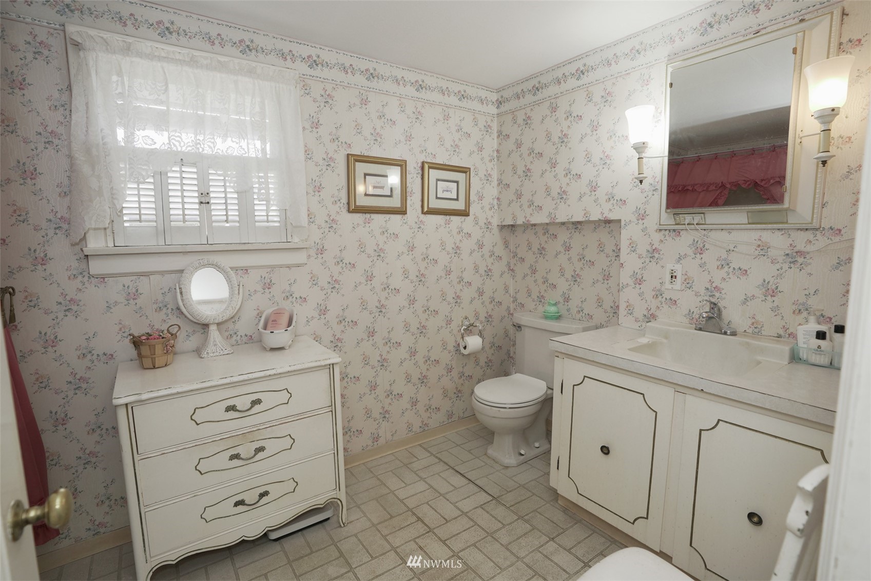 2235 Day Island Boulevard W