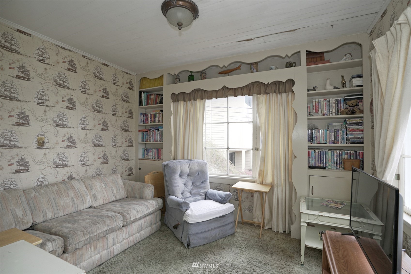 2235 Day Island Boulevard W