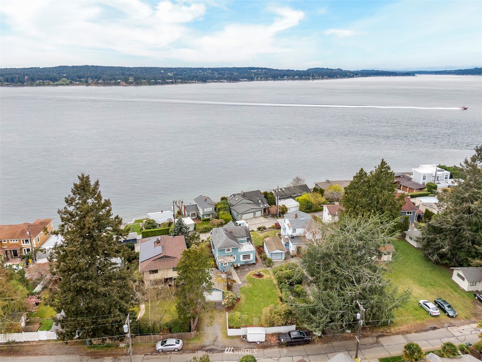 2235 Day Island Boulevard W