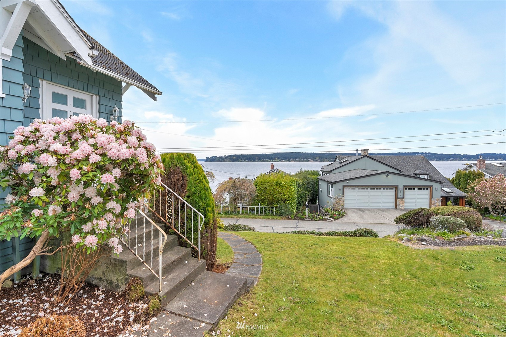 2235 Day Island Boulevard W