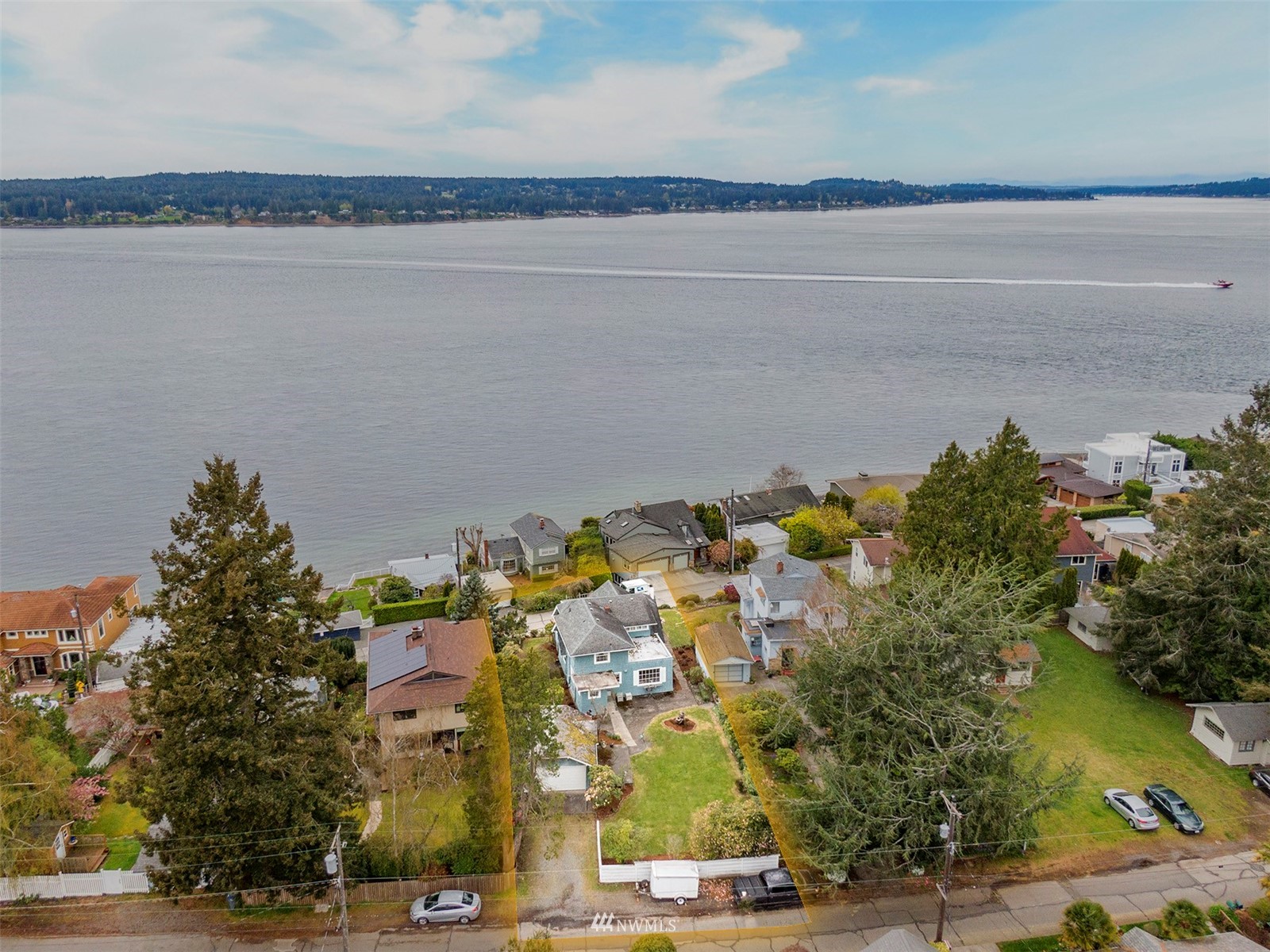 2235 Day Island Boulevard W