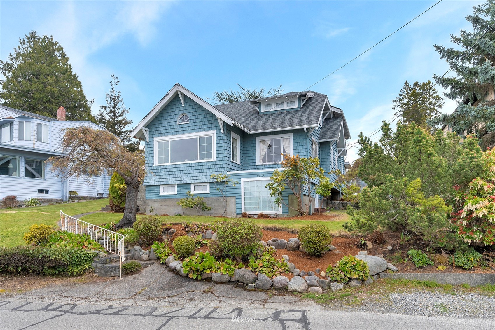 2235 Day Island Boulevard W