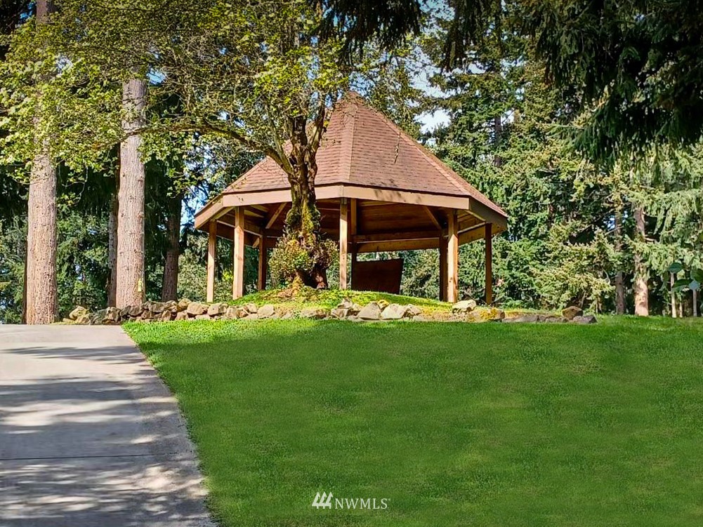 10516 Lakeshore Drive