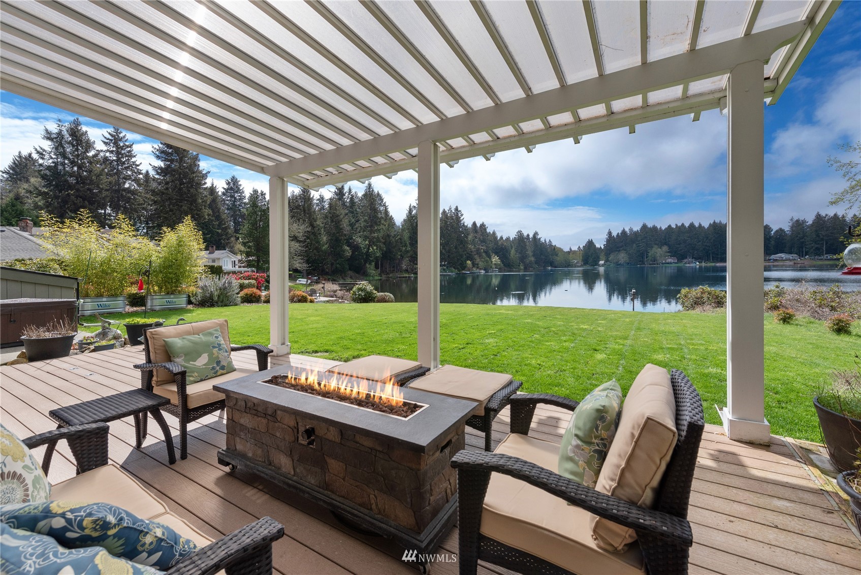 10516 Lakeshore Drive