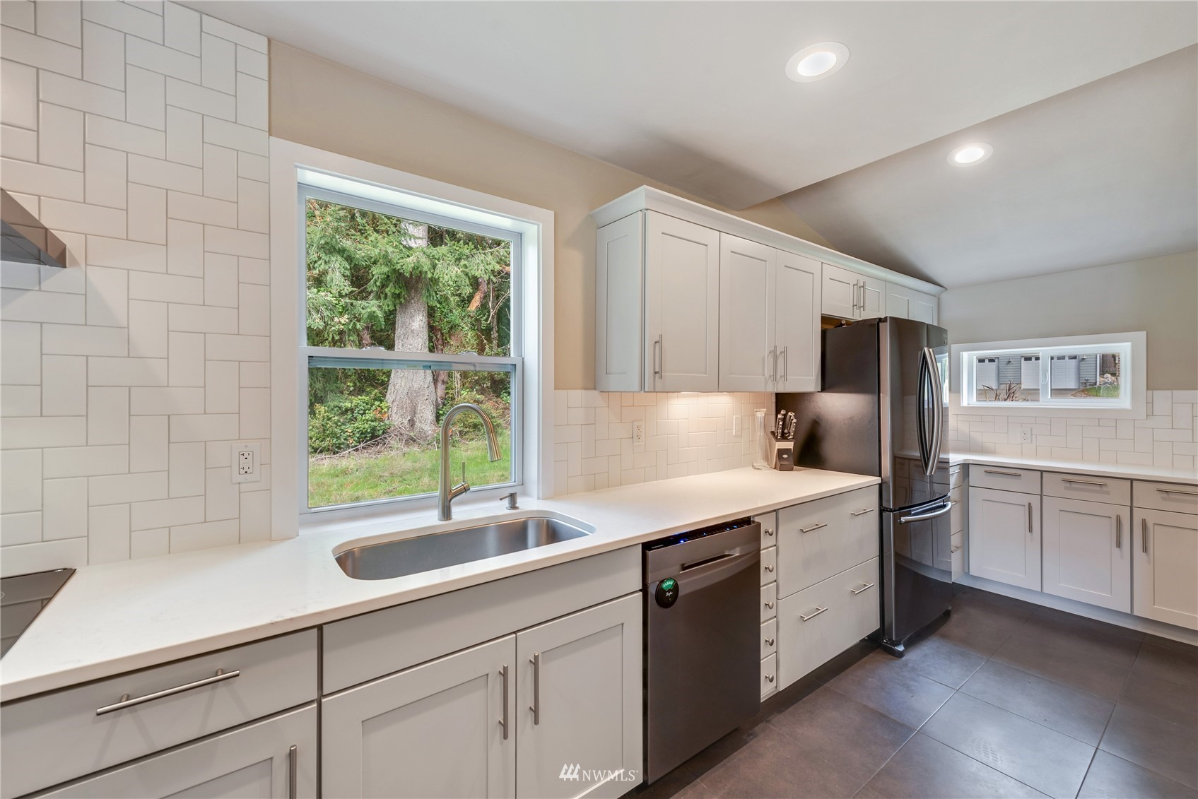 10516 Lakeshore Drive