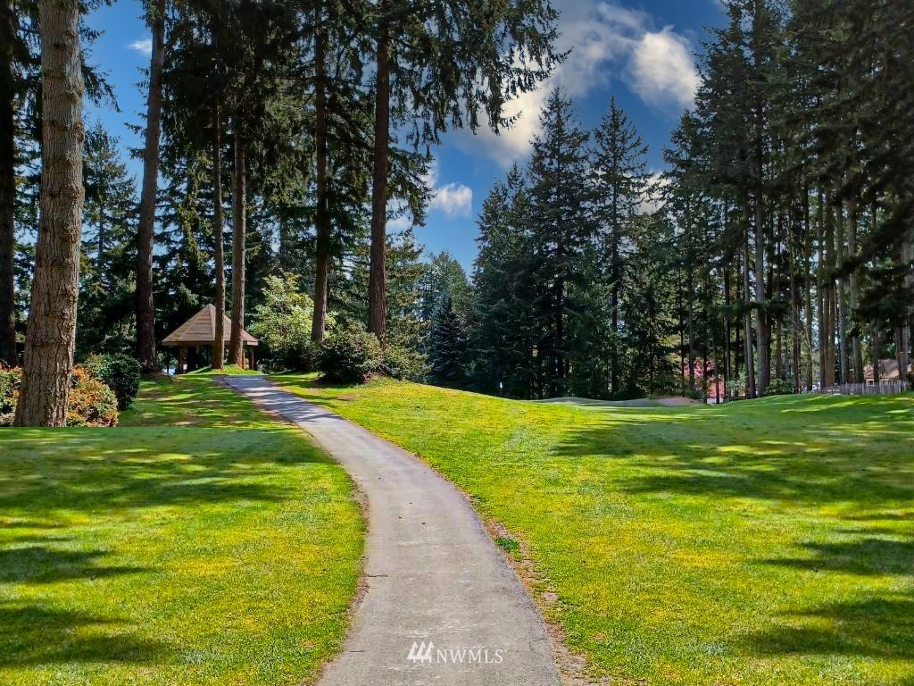 10516 Lakeshore Drive