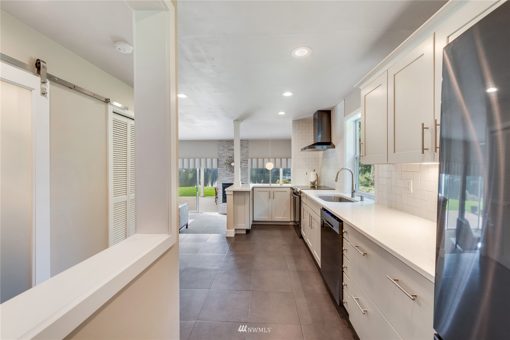 10516 Lakeshore Drive