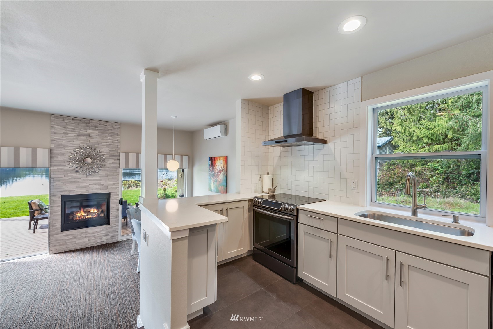 10516 Lakeshore Drive