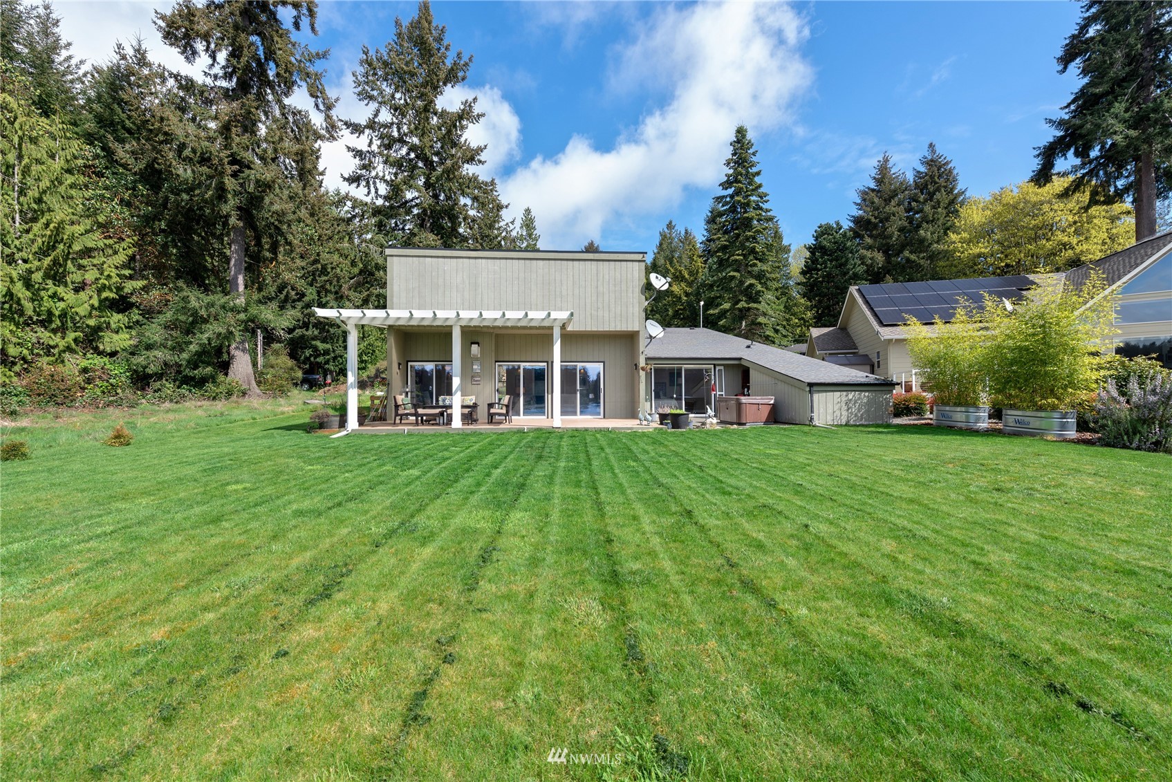 10516 Lakeshore Drive