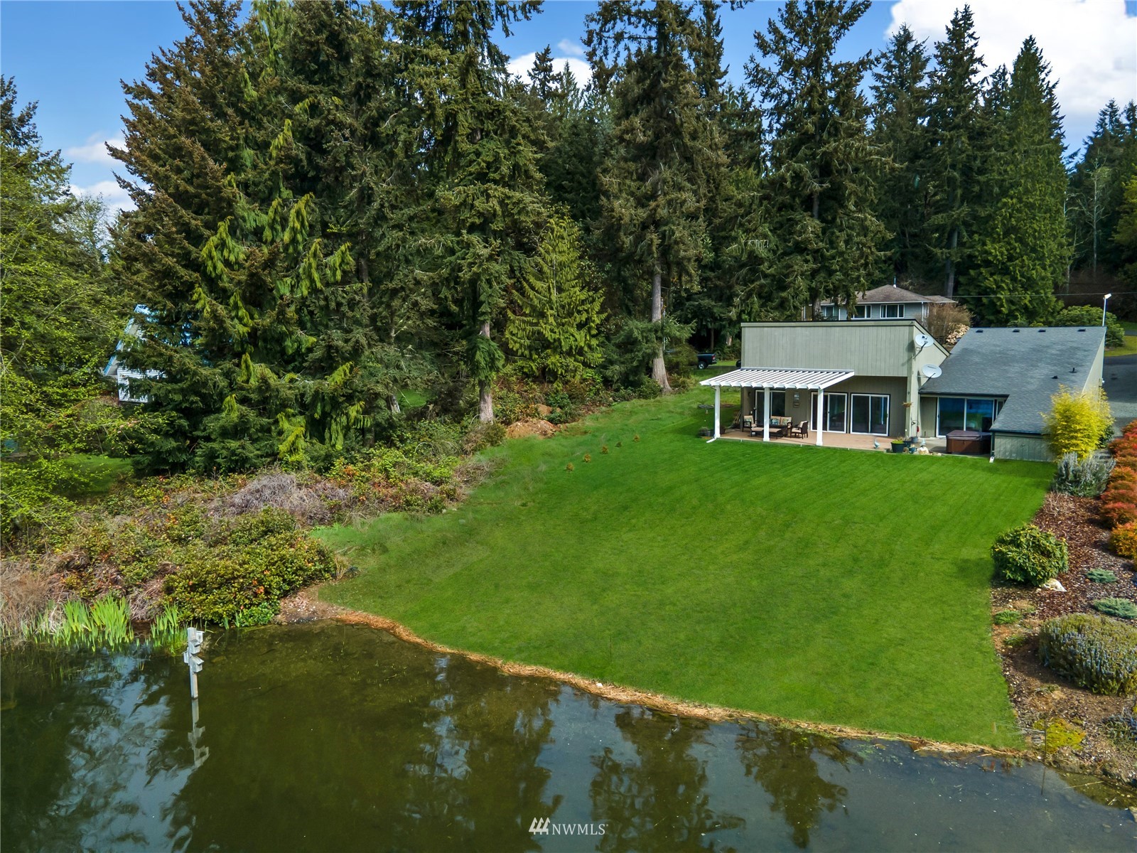 10516 Lakeshore Drive