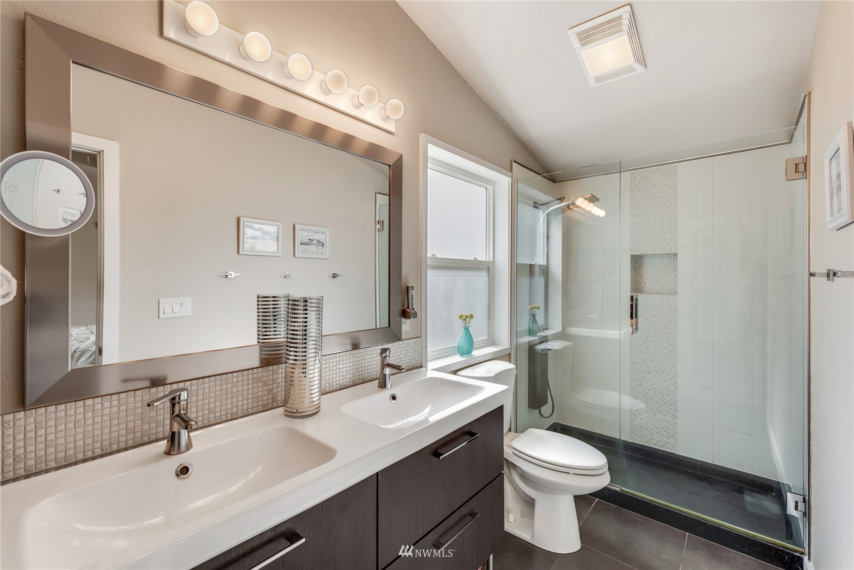 10516 Lakeshore Drive