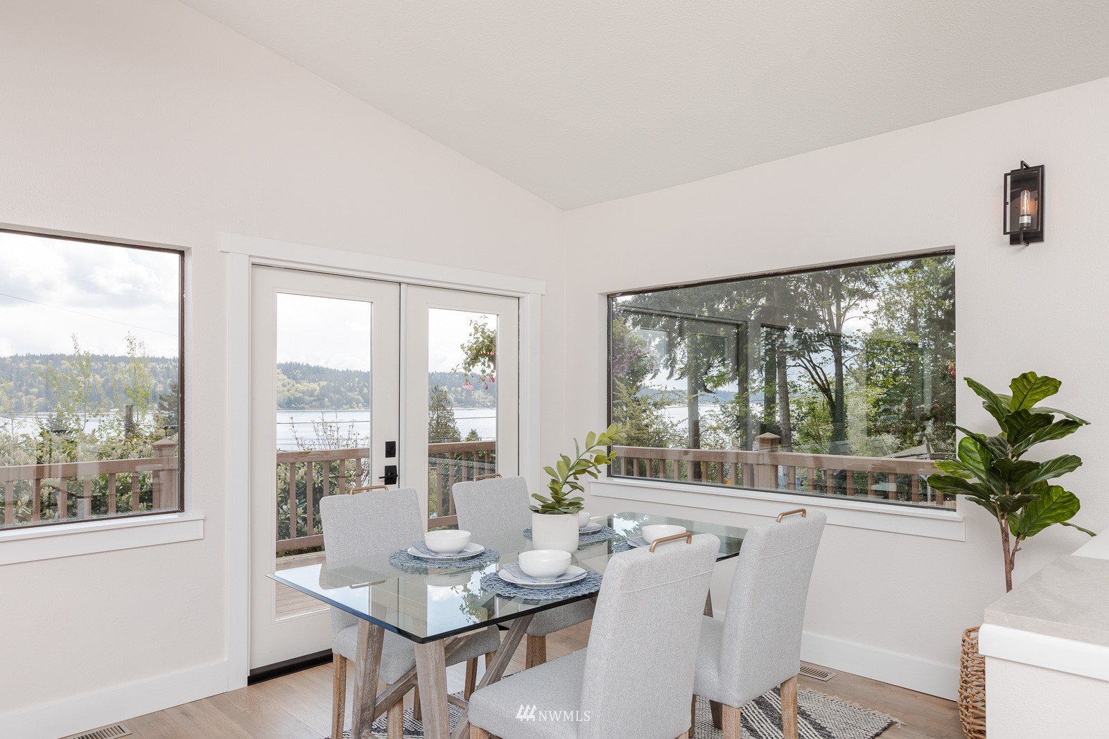 5555 Madrona Avenue NE