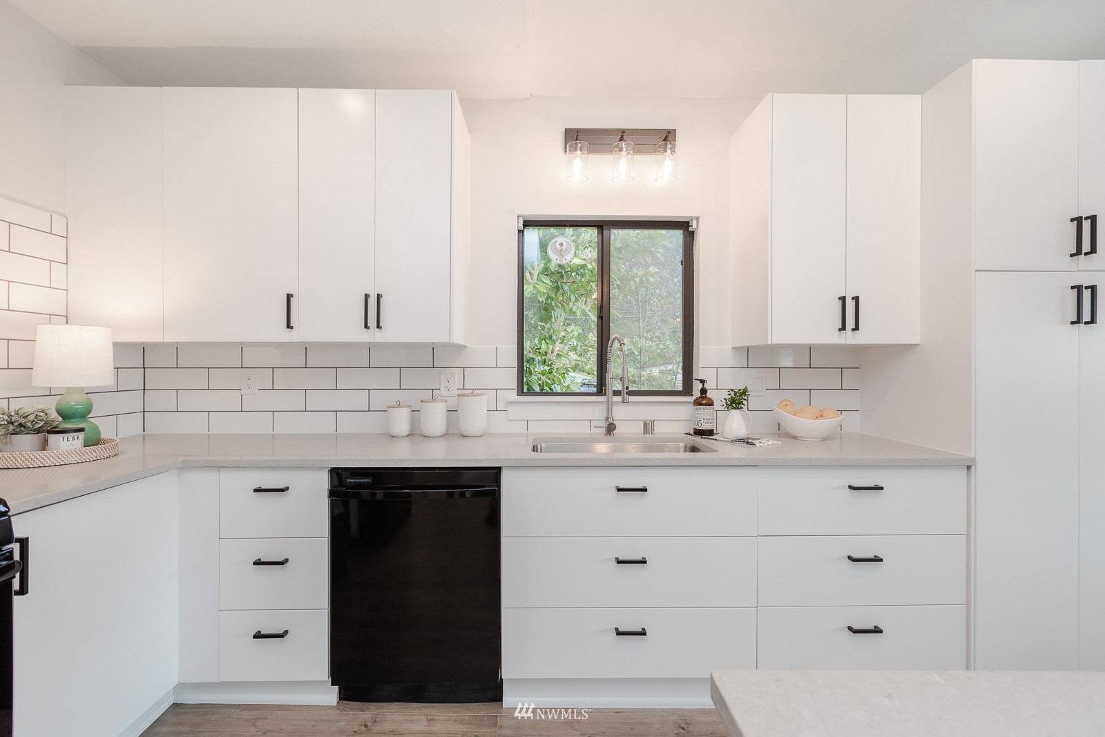 5555 Madrona Avenue NE