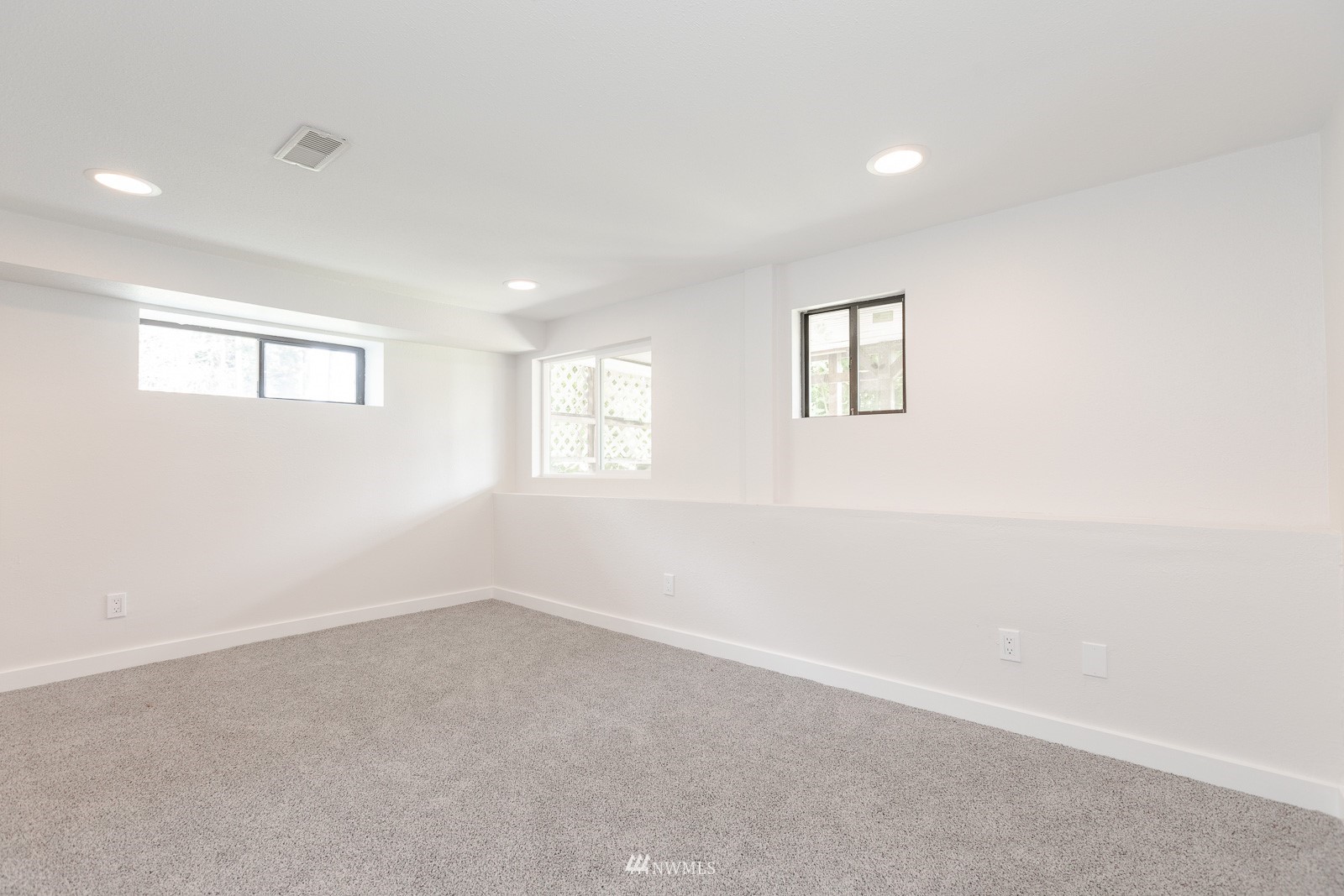 5555 Madrona Avenue NE