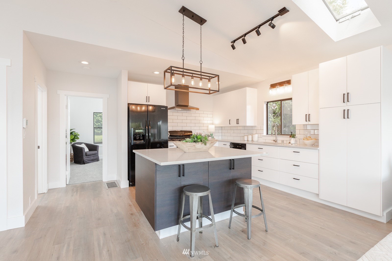 5555 Madrona Avenue NE