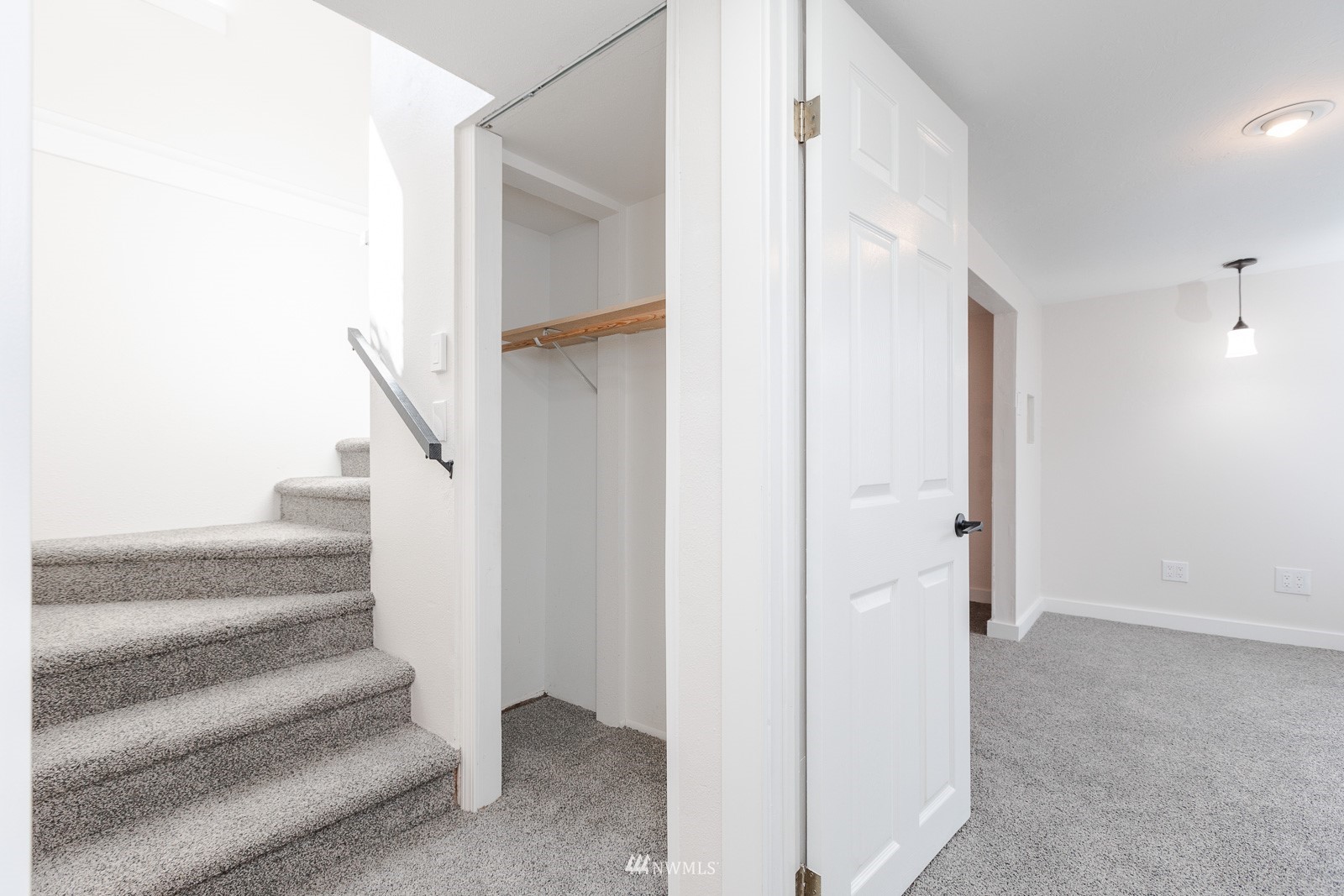 5555 Madrona Avenue NE