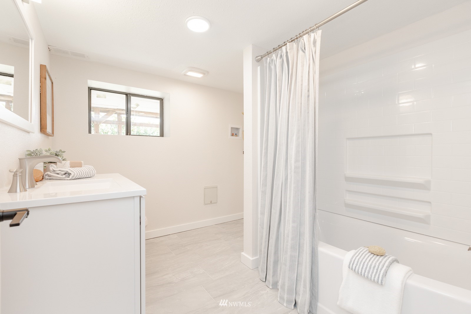 5555 Madrona Avenue NE