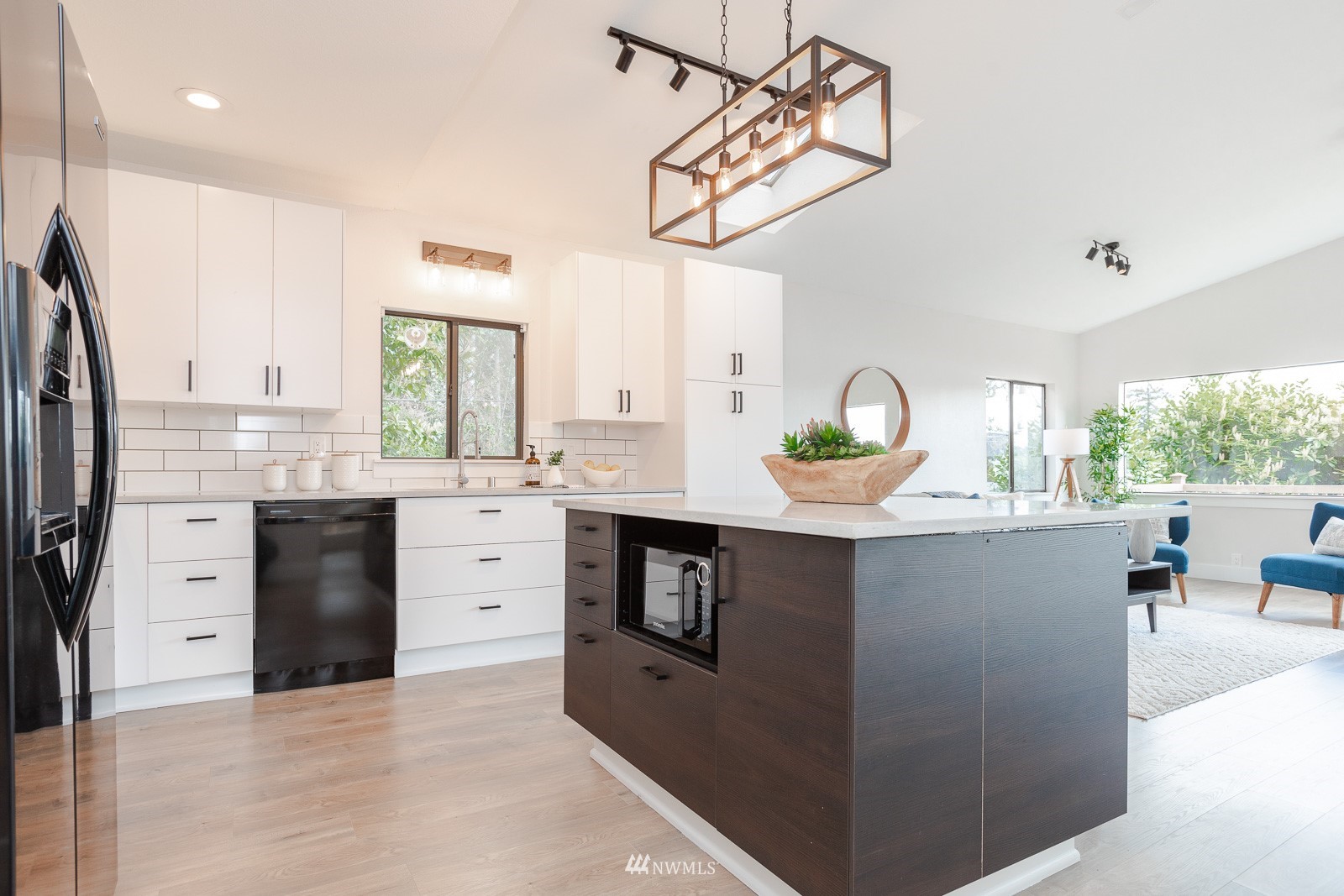 5555 Madrona Avenue NE