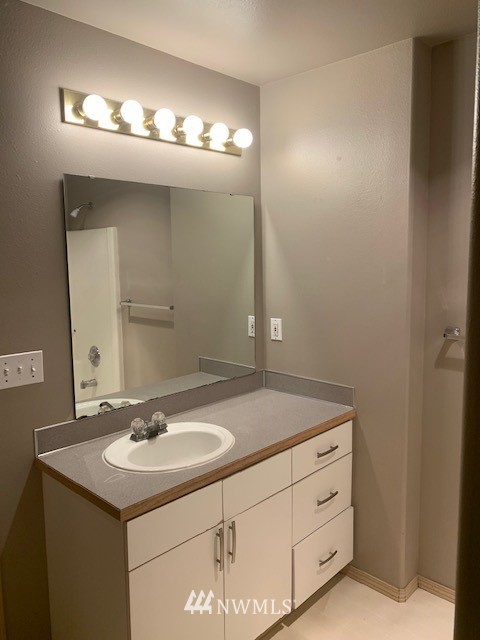 9031 Steilacoom Boulevard SE