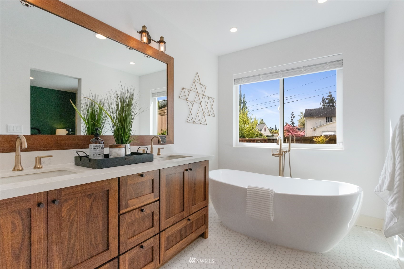 2224 E Fairbanks Street