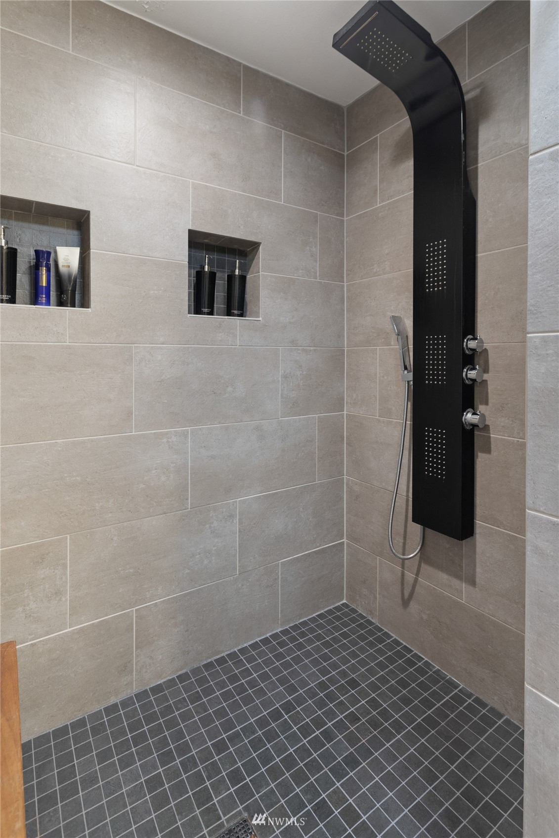 1525 Colvos Drive NW