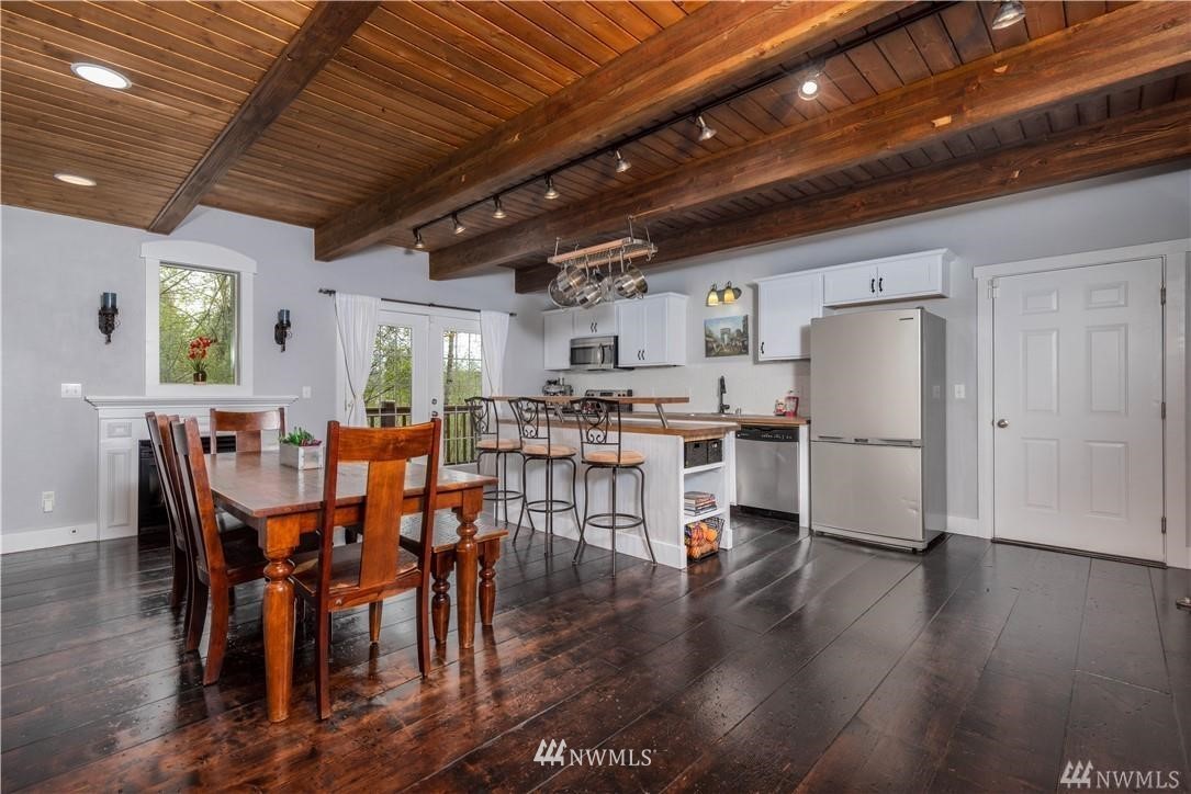 21740 N Clear Lake Boulevard SE