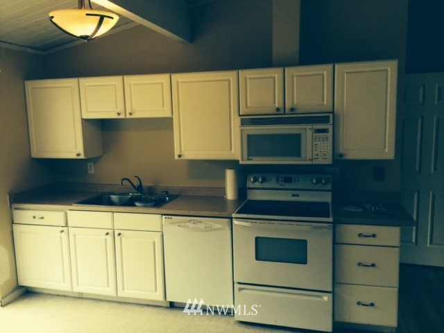 3127 3129 Sunset Drive W