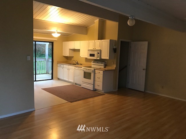 3127 3129 Sunset Drive W