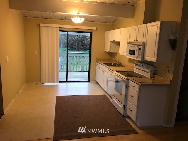 3127 3129 Sunset Drive W