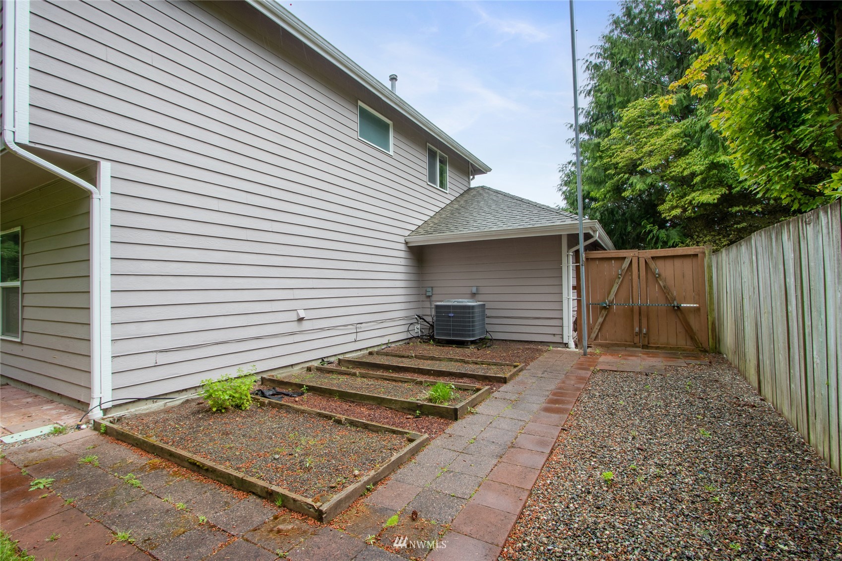 3822 17th Avenue Ct NW