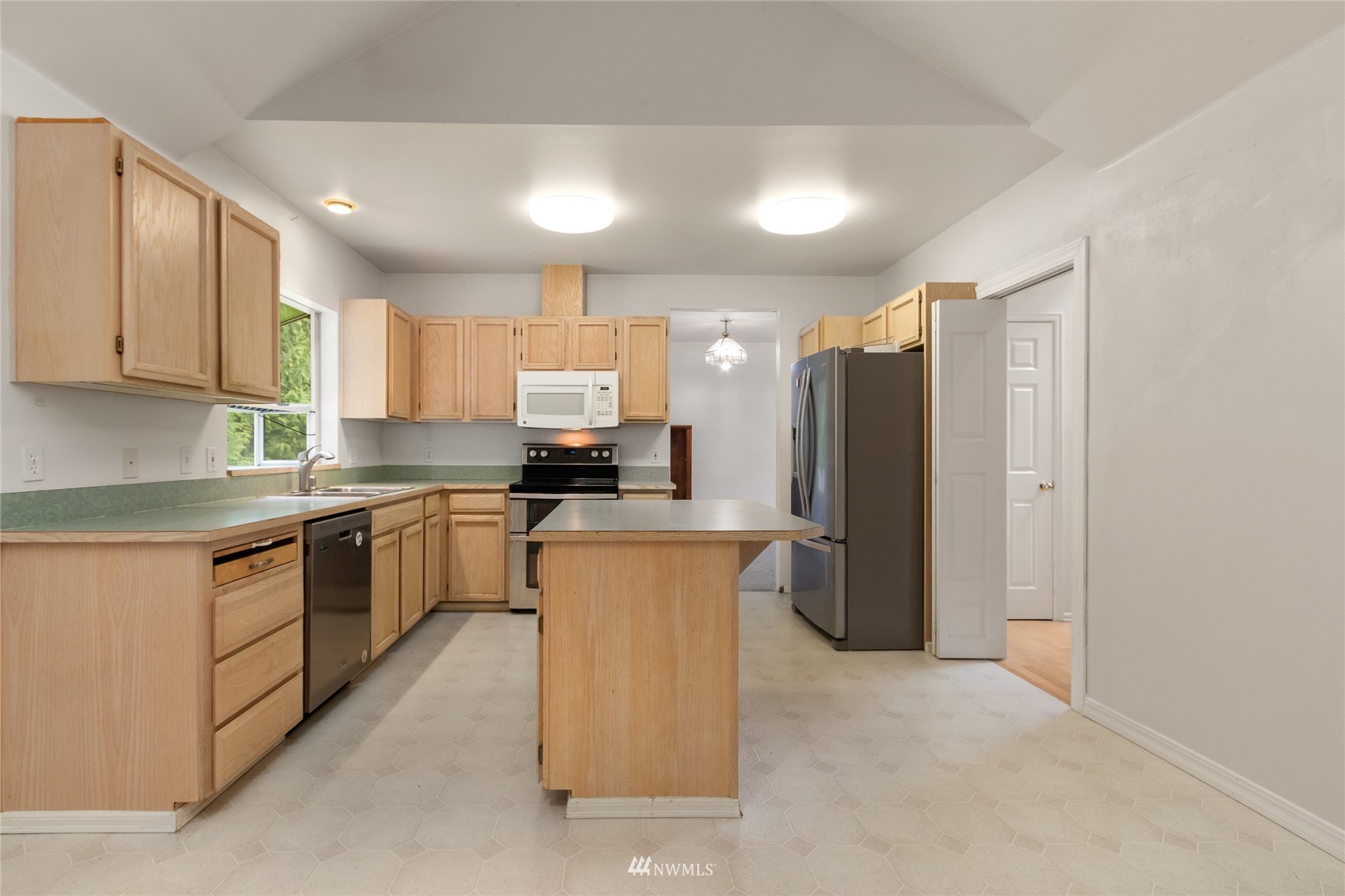 3822 17th Avenue Ct NW