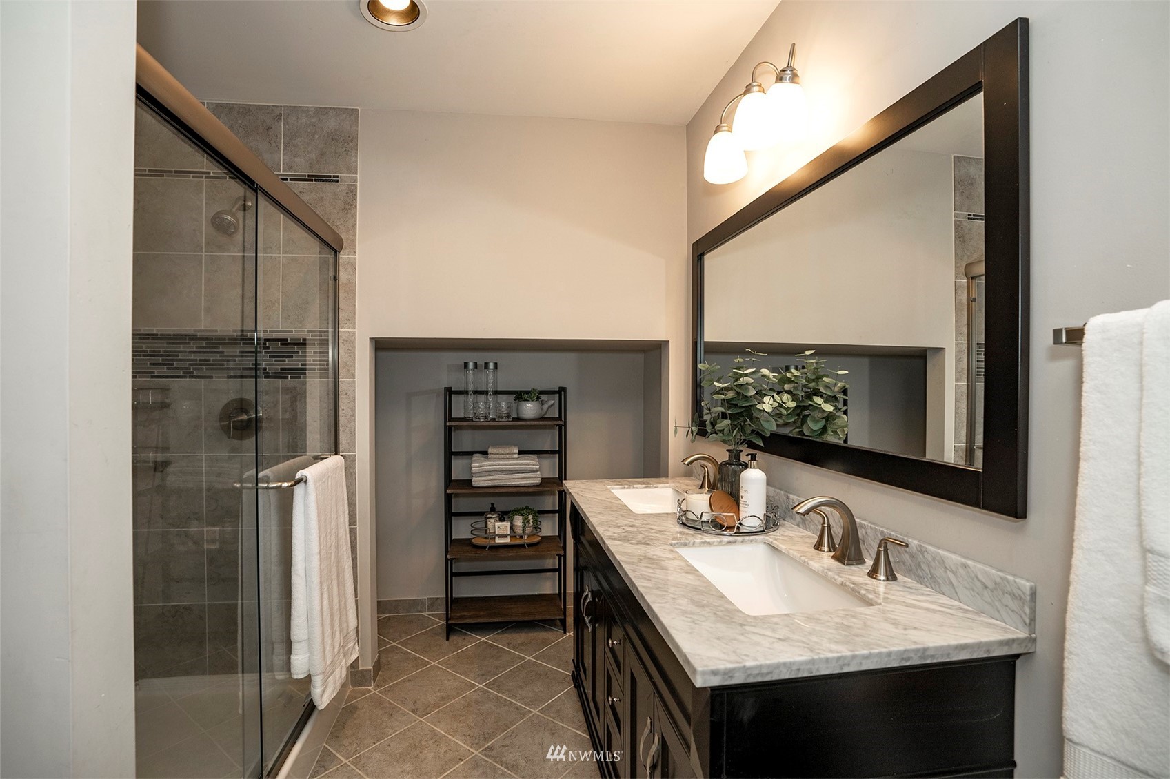 5129 N Highland Street