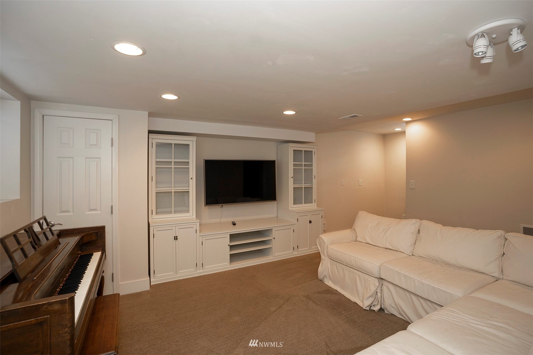 5129 N Highland Street