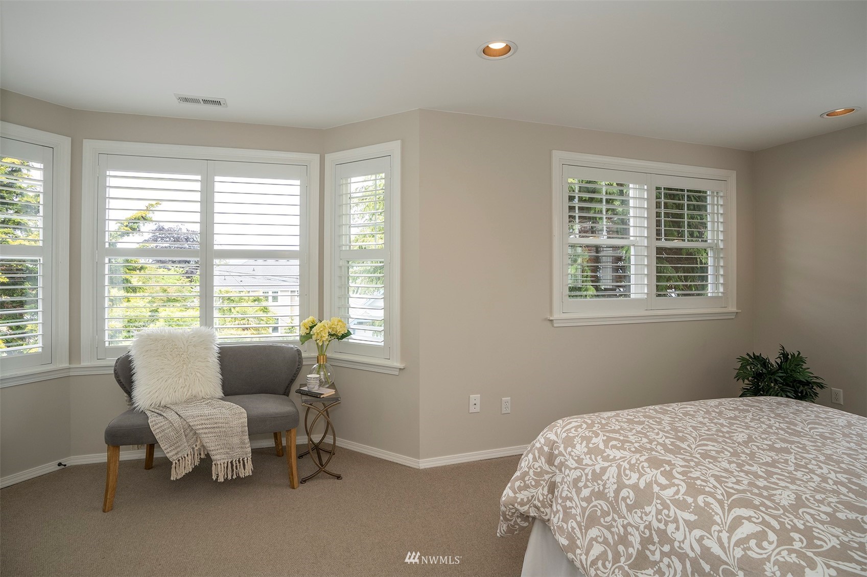 5129 N Highland Street