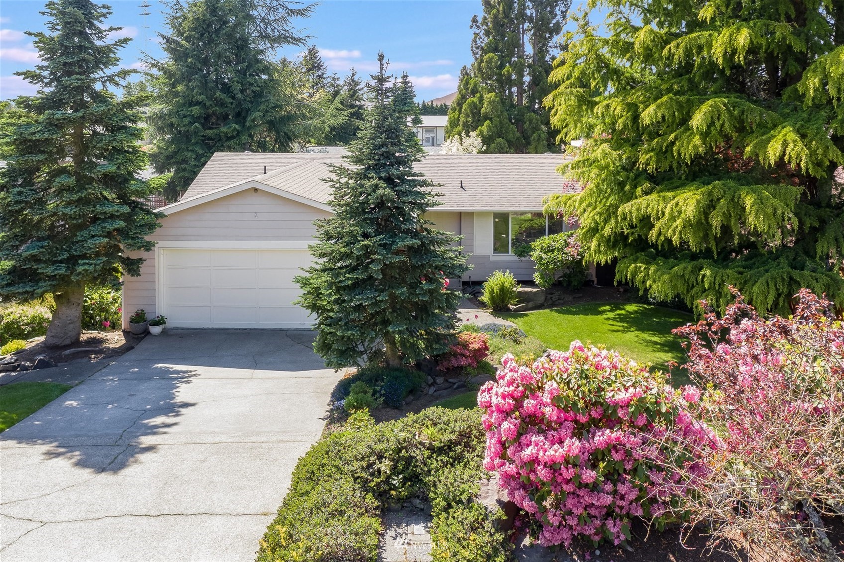 3214 N Vassault Street , -1528