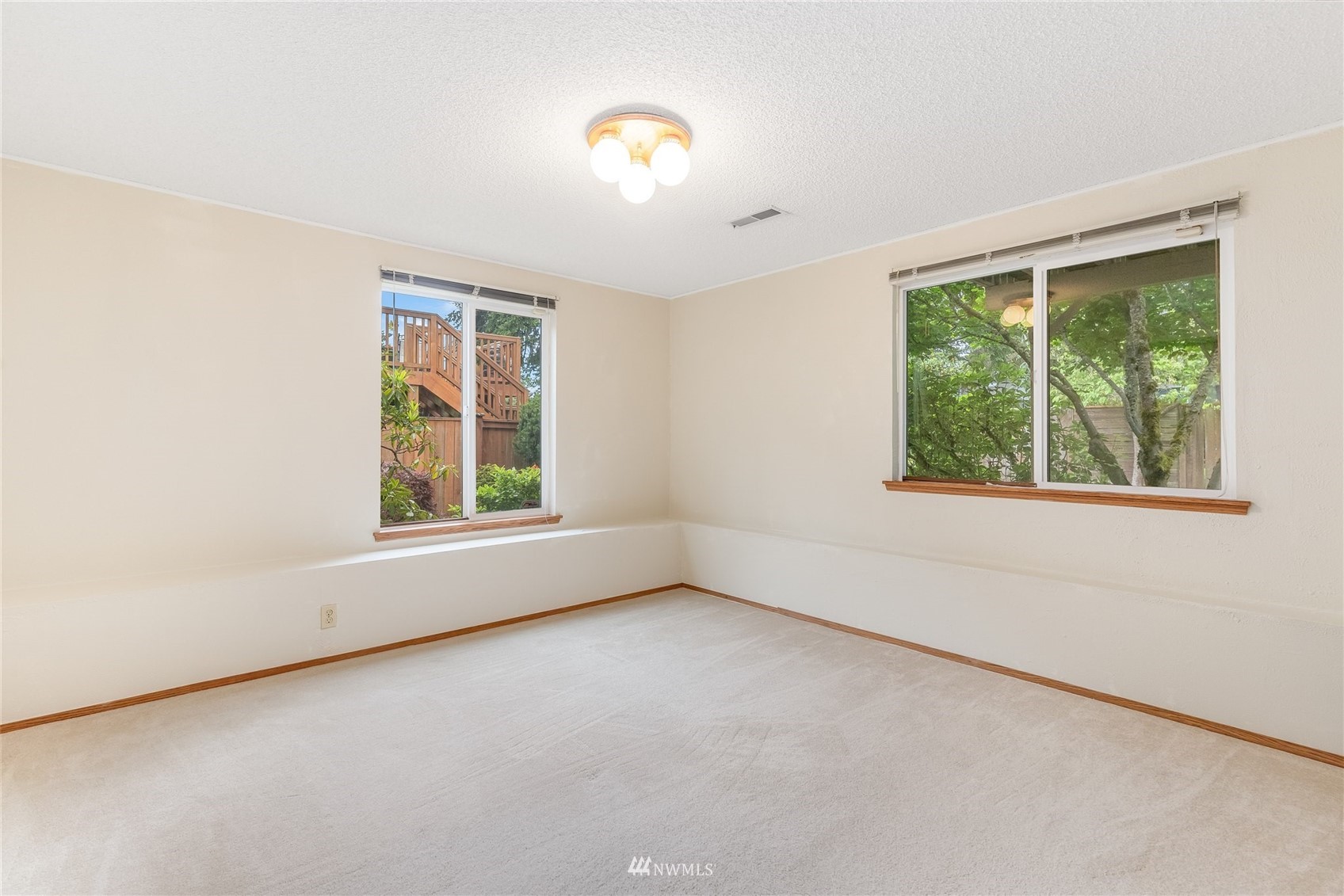 3214 N Vassault Street , -1528