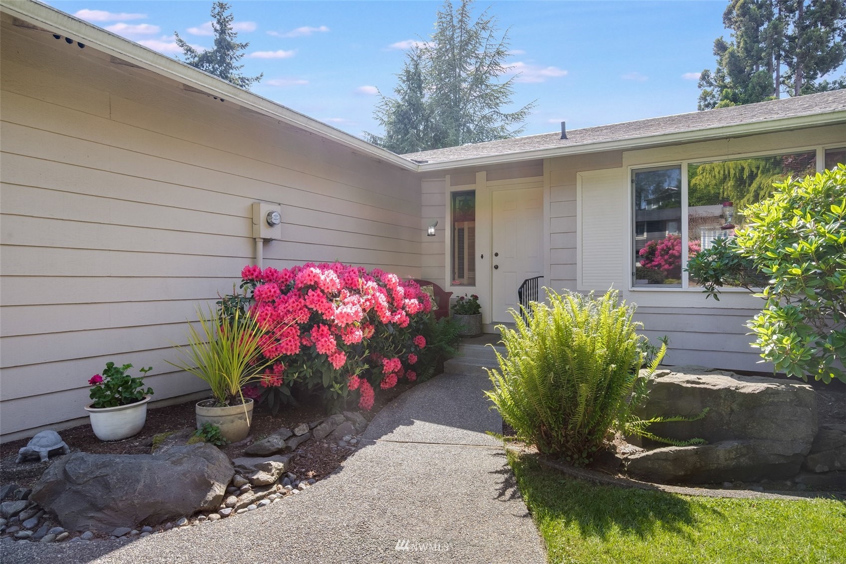 3214 N Vassault Street , -1528