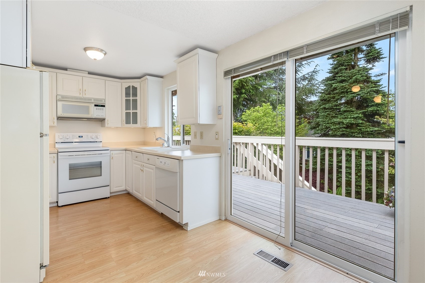 3214 N Vassault Street , -1528