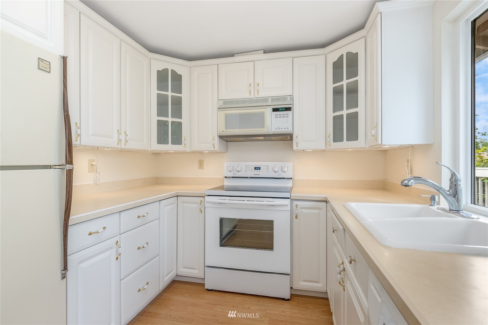 3214 N Vassault Street , -1528