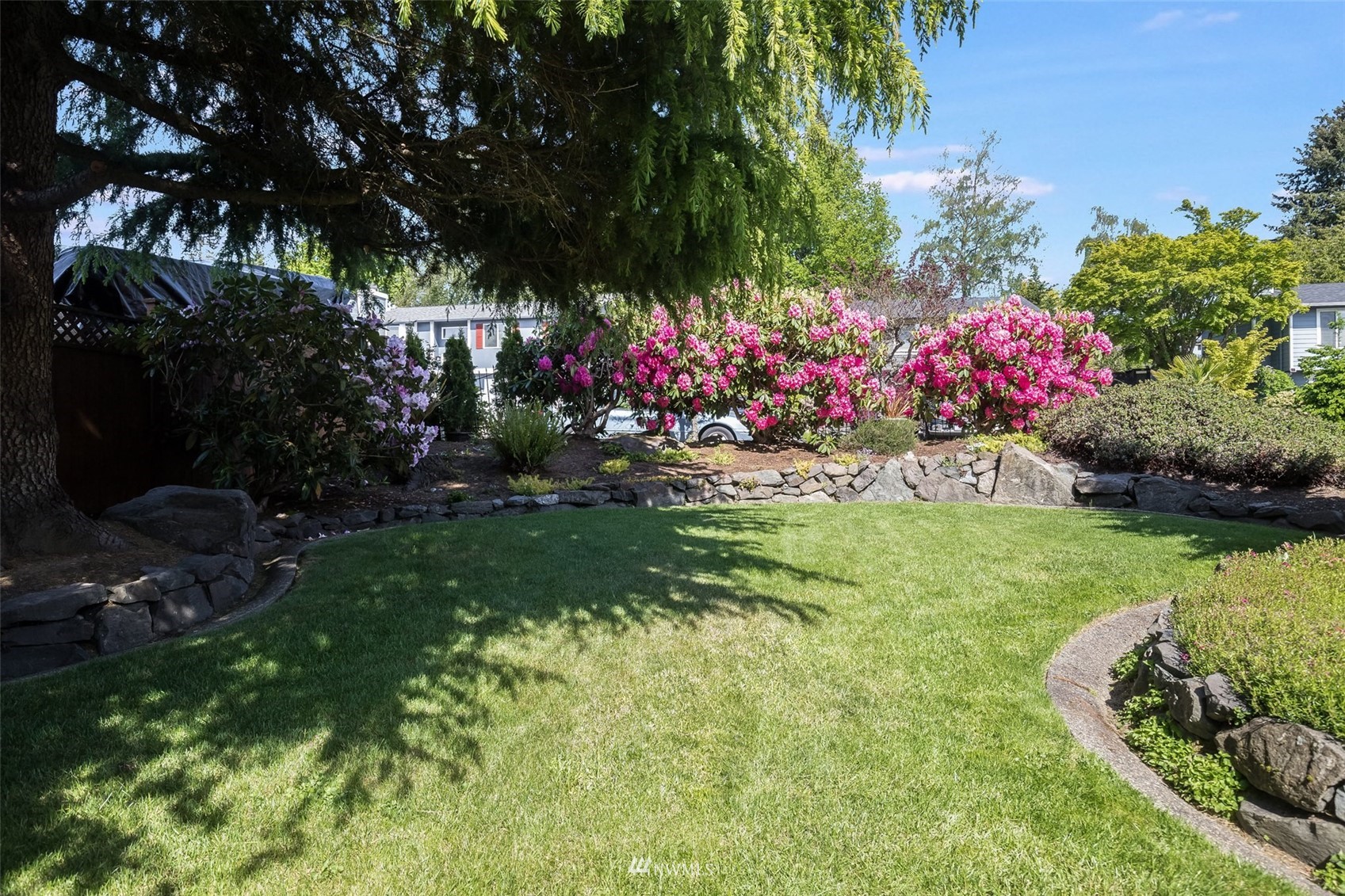 3214 N Vassault Street , -1528