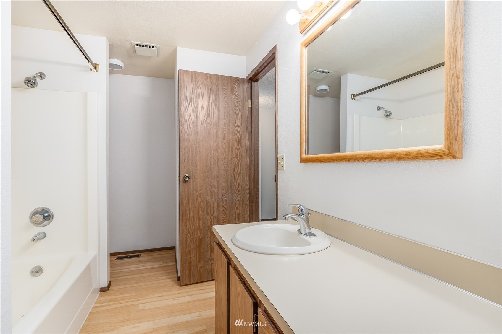 3214 N Vassault Street , -1528