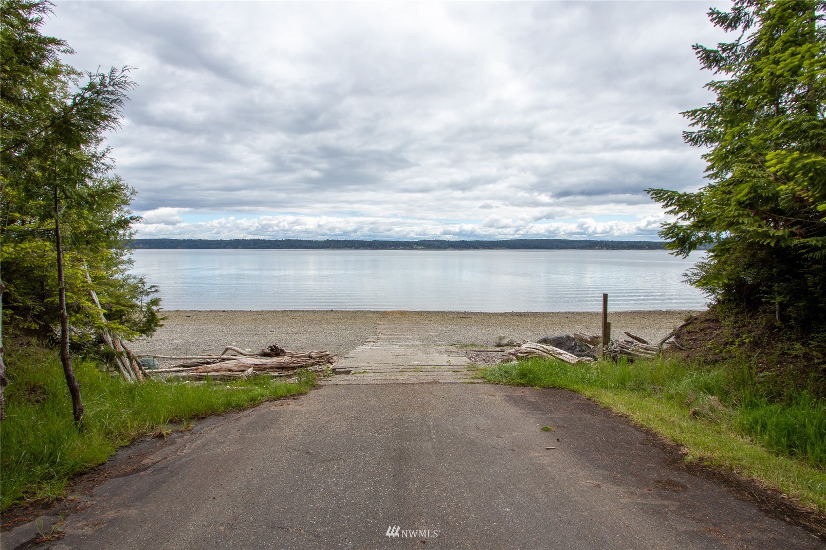 453 E Chesapeake Drive