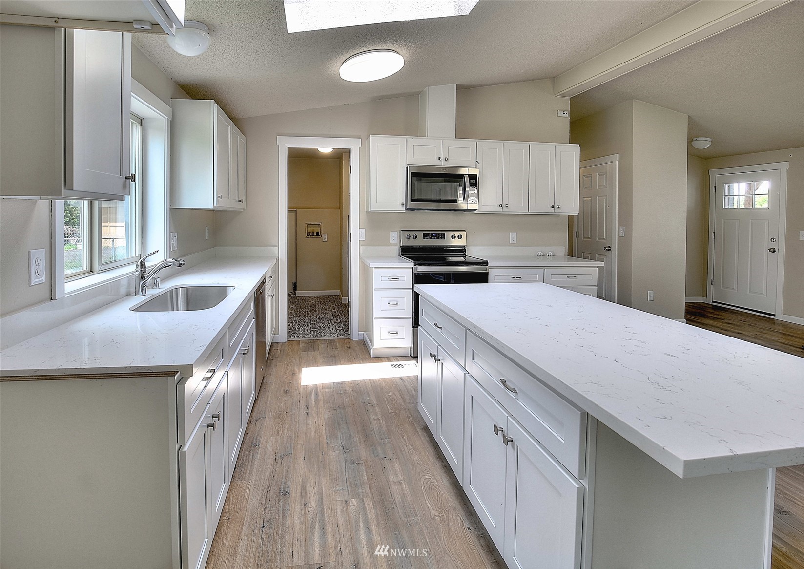 8531 Thuja Avenue SE