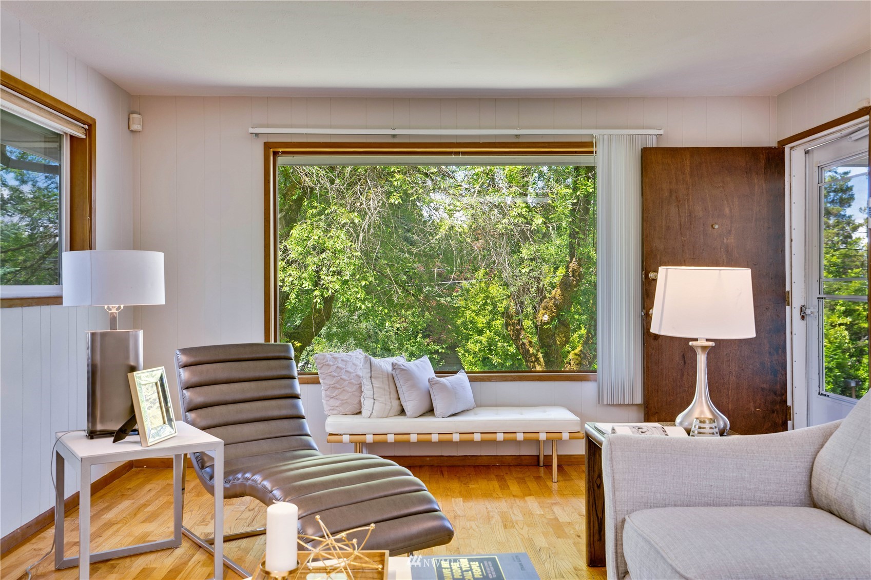 2915 Louise Avenue W