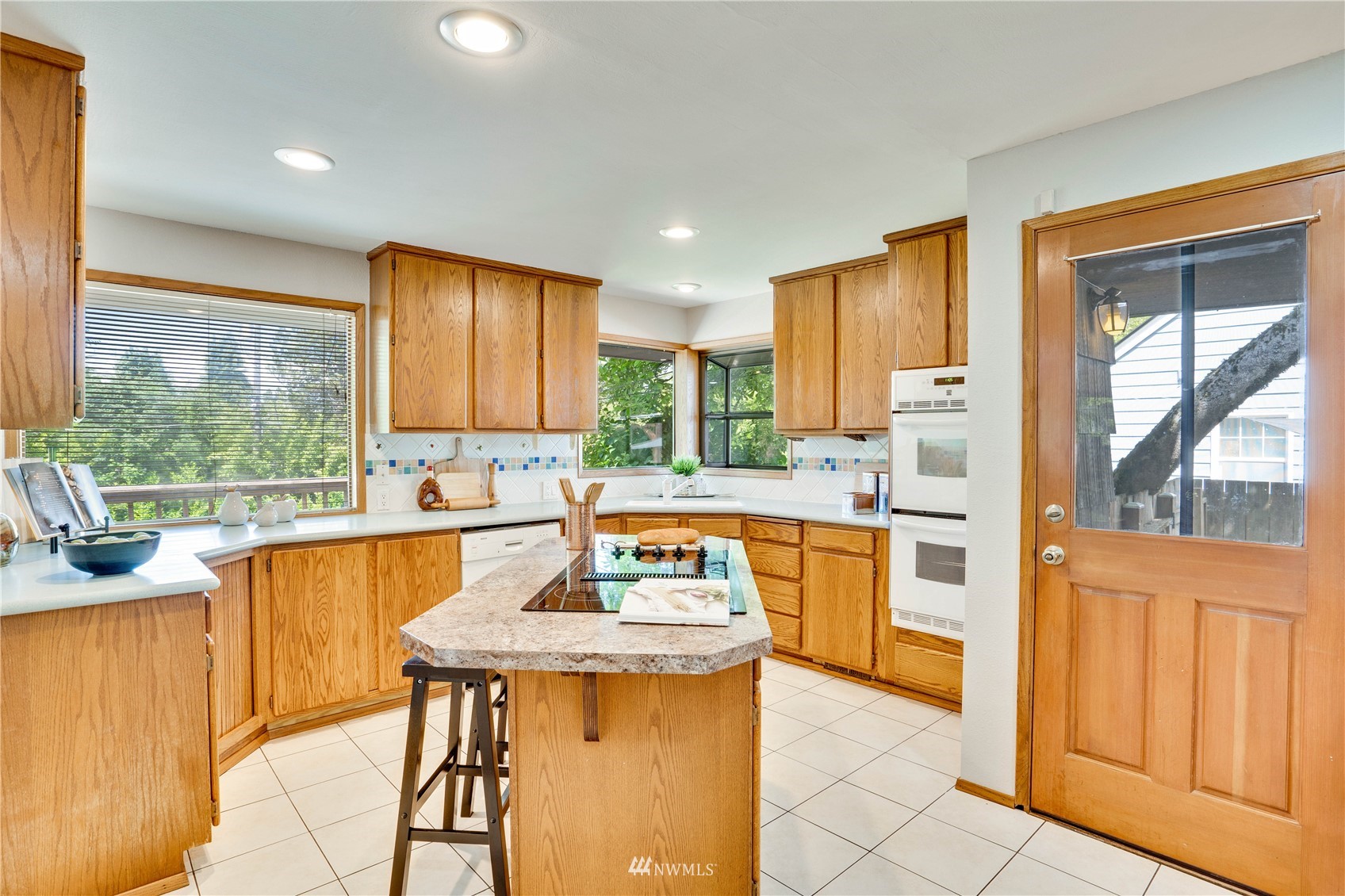 2915 Louise Avenue W