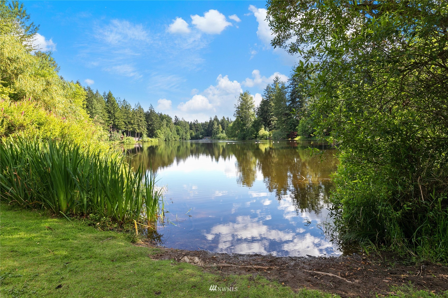 7548 Siskin Drive SE