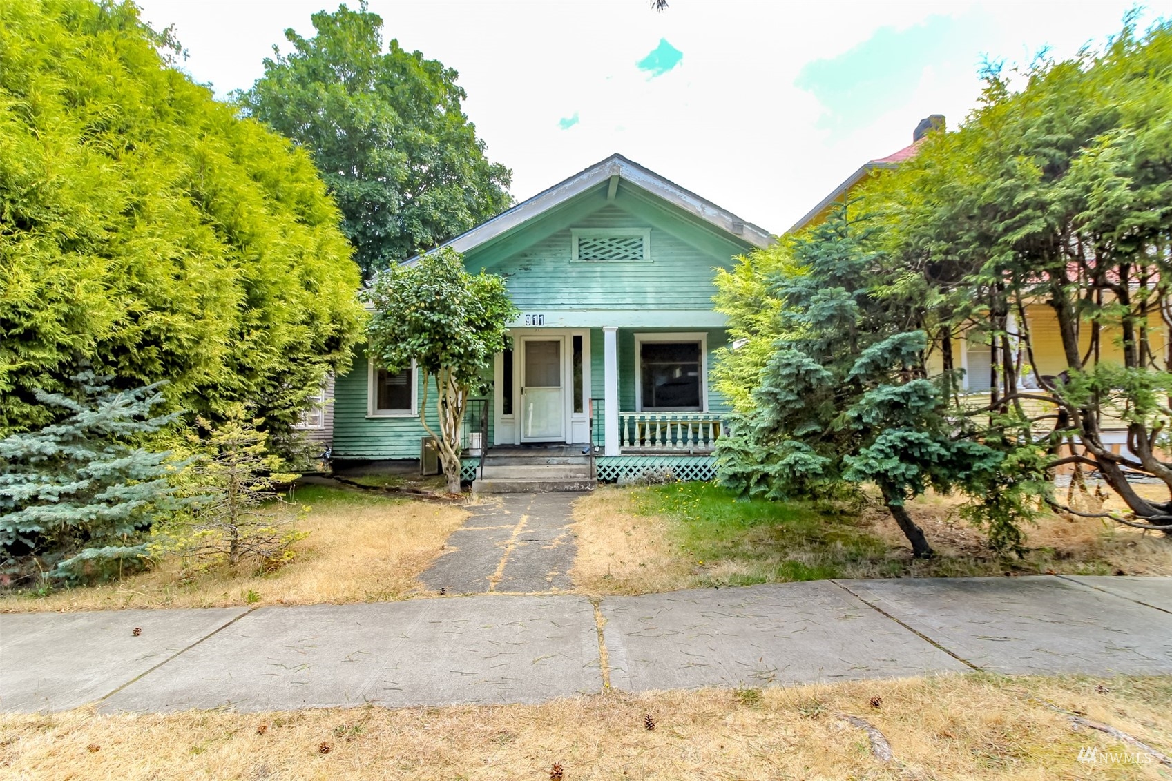 911 S Ainsworth Avenue