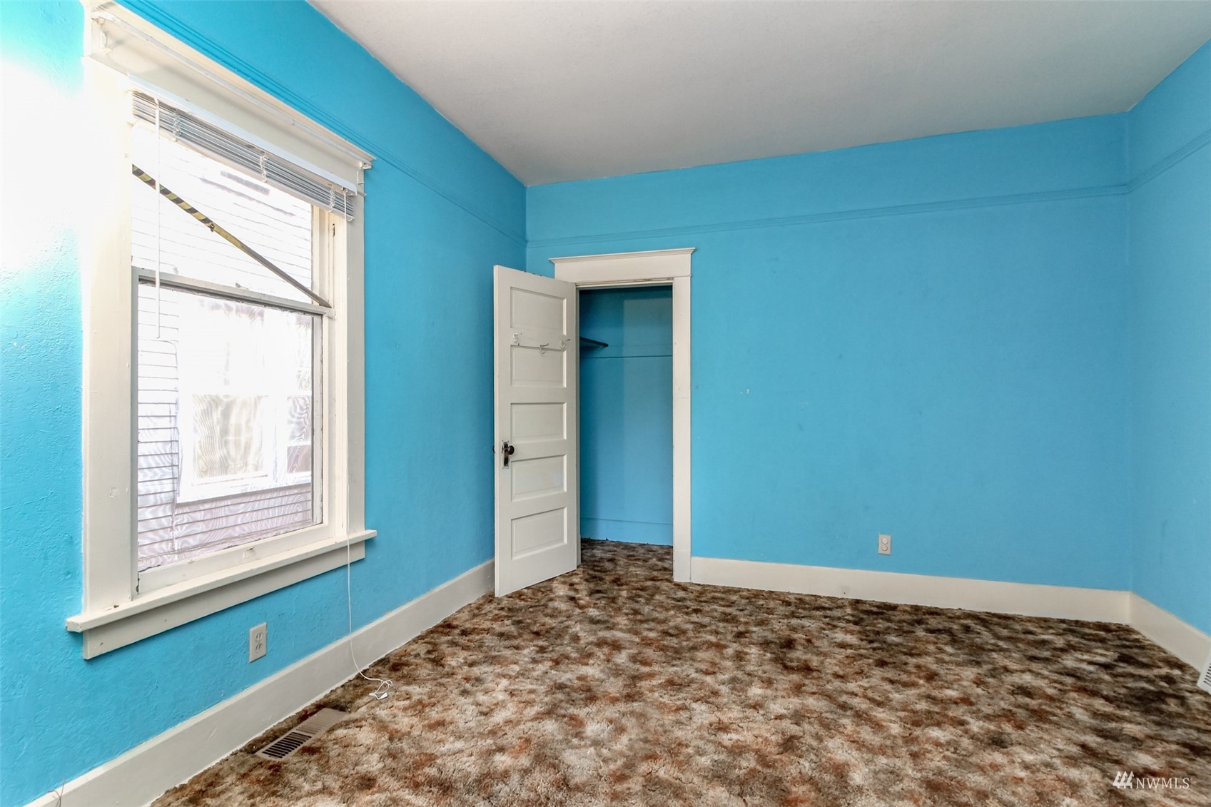 911 S Ainsworth Avenue