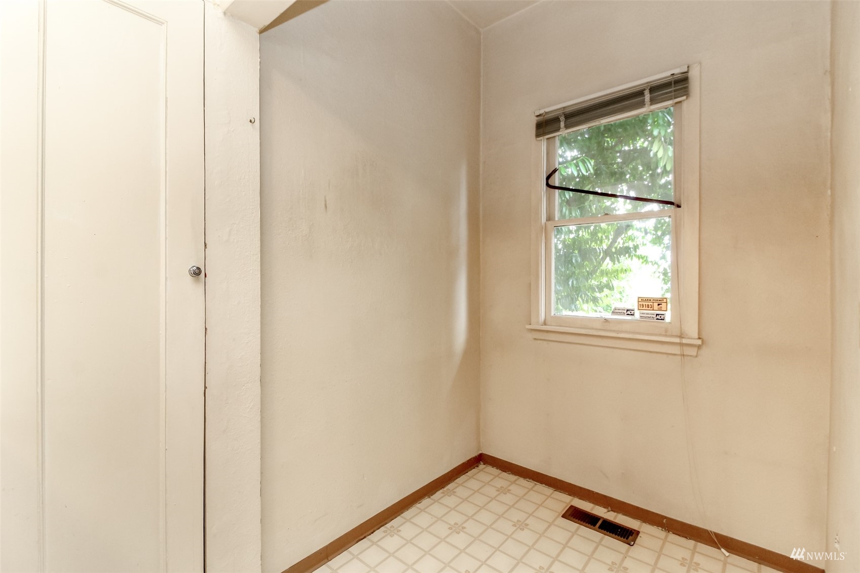 911 S Ainsworth Avenue